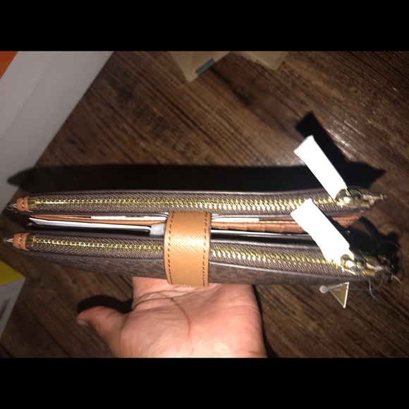 SOLD ON Ⓜ️ - Picture 4 of 6